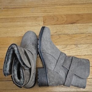 White Mountain Boots NWT Size 9